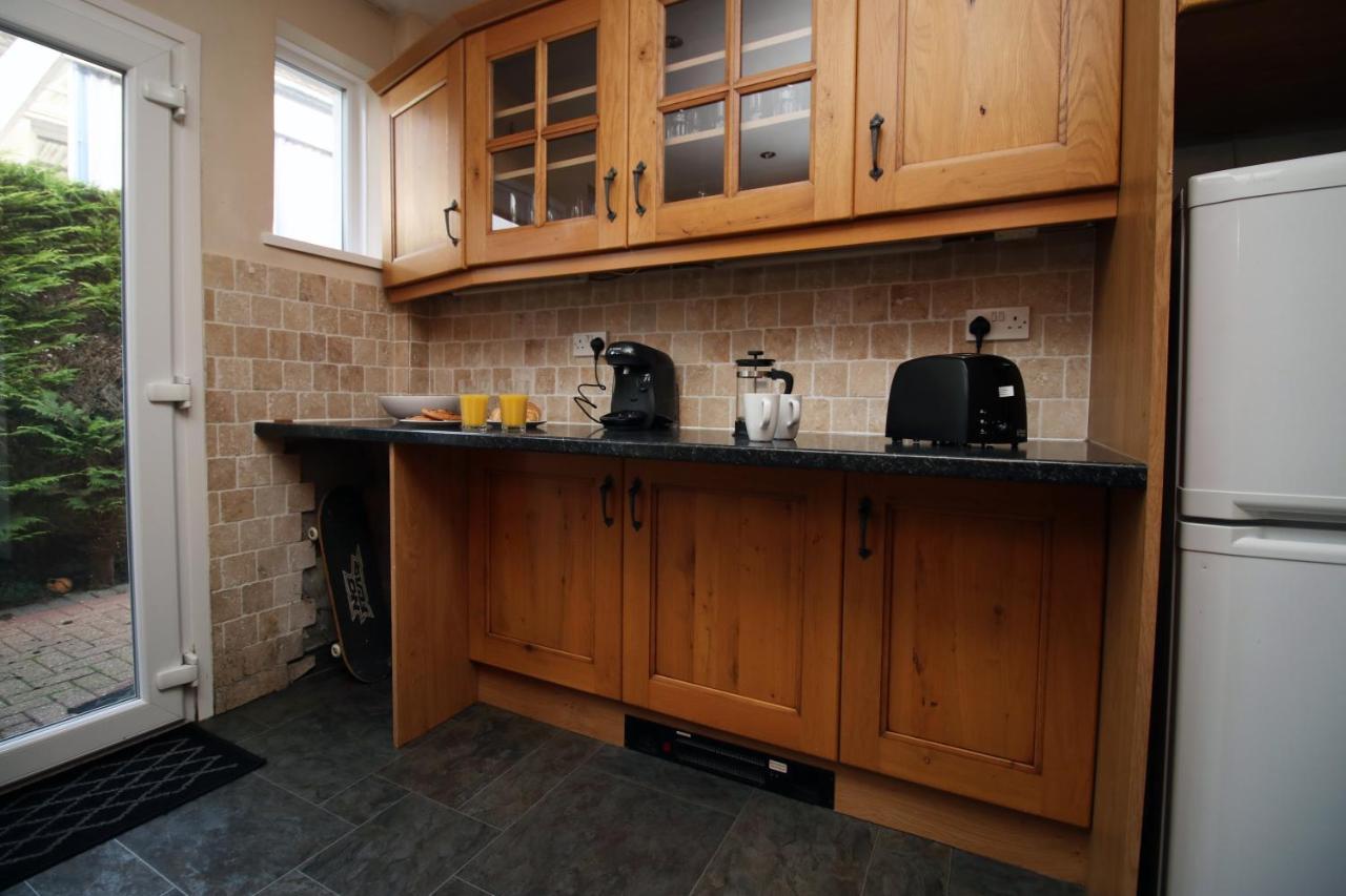 Becky'S Bungalow By Ty Sa -Spacious 4 Bed Bungalow Cardiff Extérieur photo