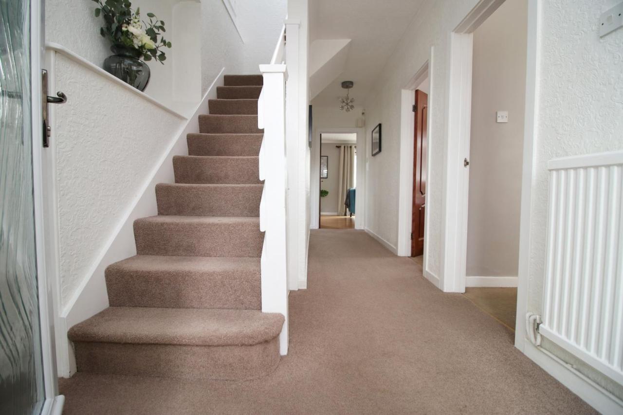 Becky'S Bungalow By Ty Sa -Spacious 4 Bed Bungalow Cardiff Extérieur photo