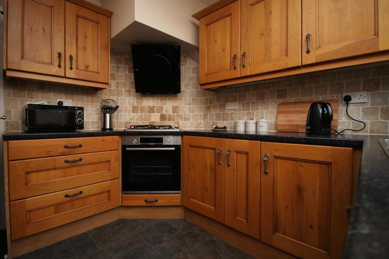 Becky'S Bungalow By Ty Sa -Spacious 4 Bed Bungalow Cardiff Extérieur photo