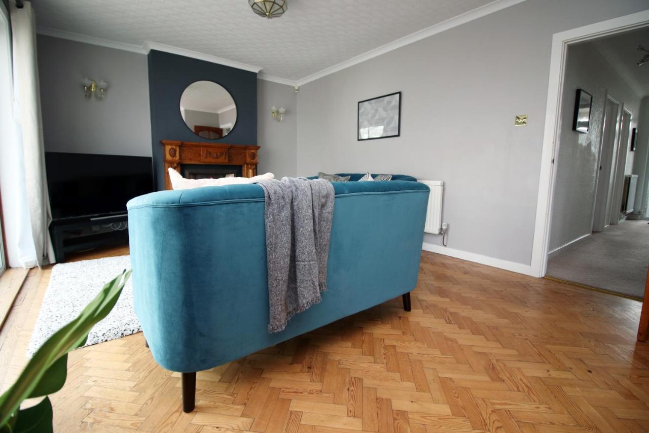 Becky'S Bungalow By Ty Sa -Spacious 4 Bed Bungalow Cardiff Extérieur photo
