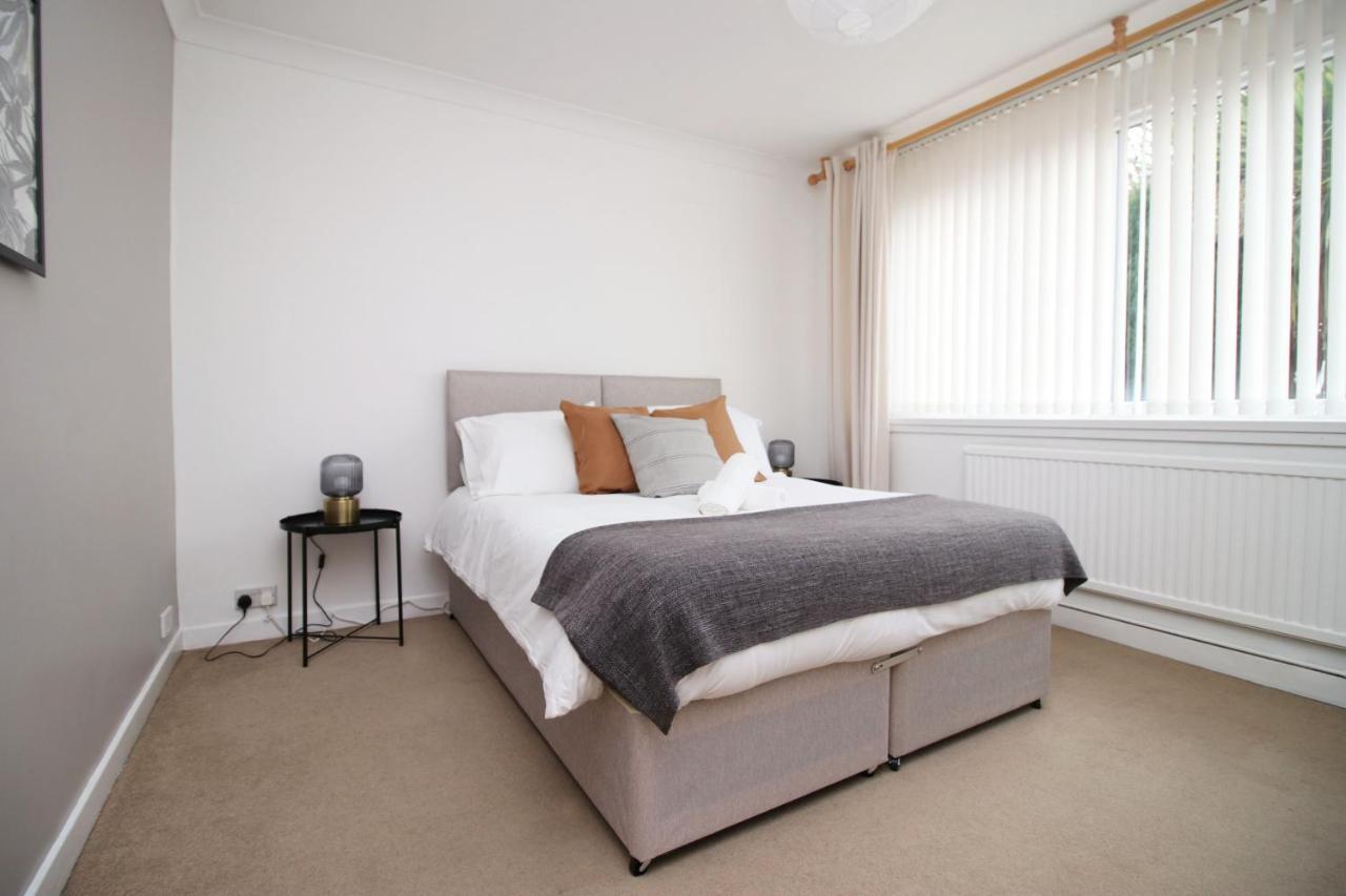 Becky'S Bungalow By Ty Sa -Spacious 4 Bed Bungalow Cardiff Extérieur photo