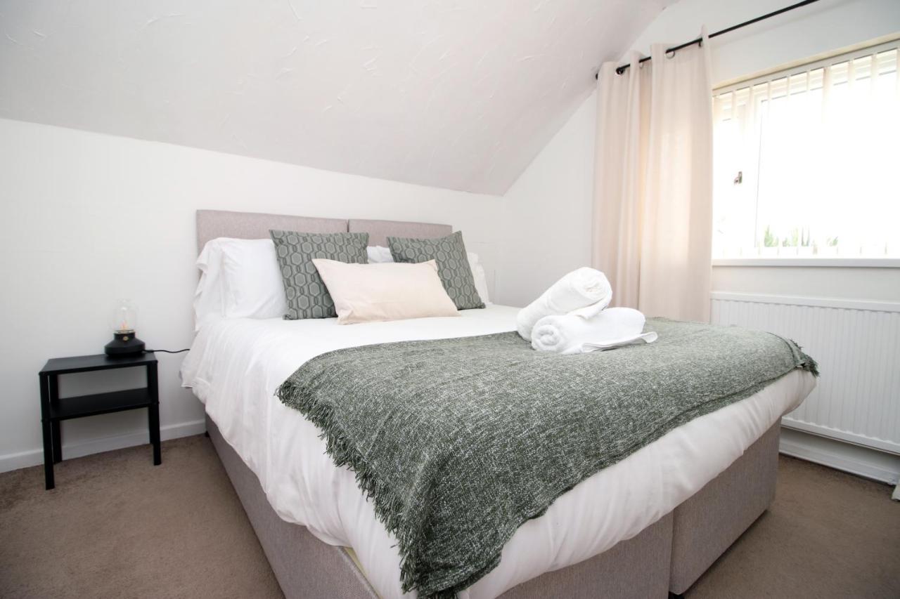 Becky'S Bungalow By Ty Sa -Spacious 4 Bed Bungalow Cardiff Extérieur photo