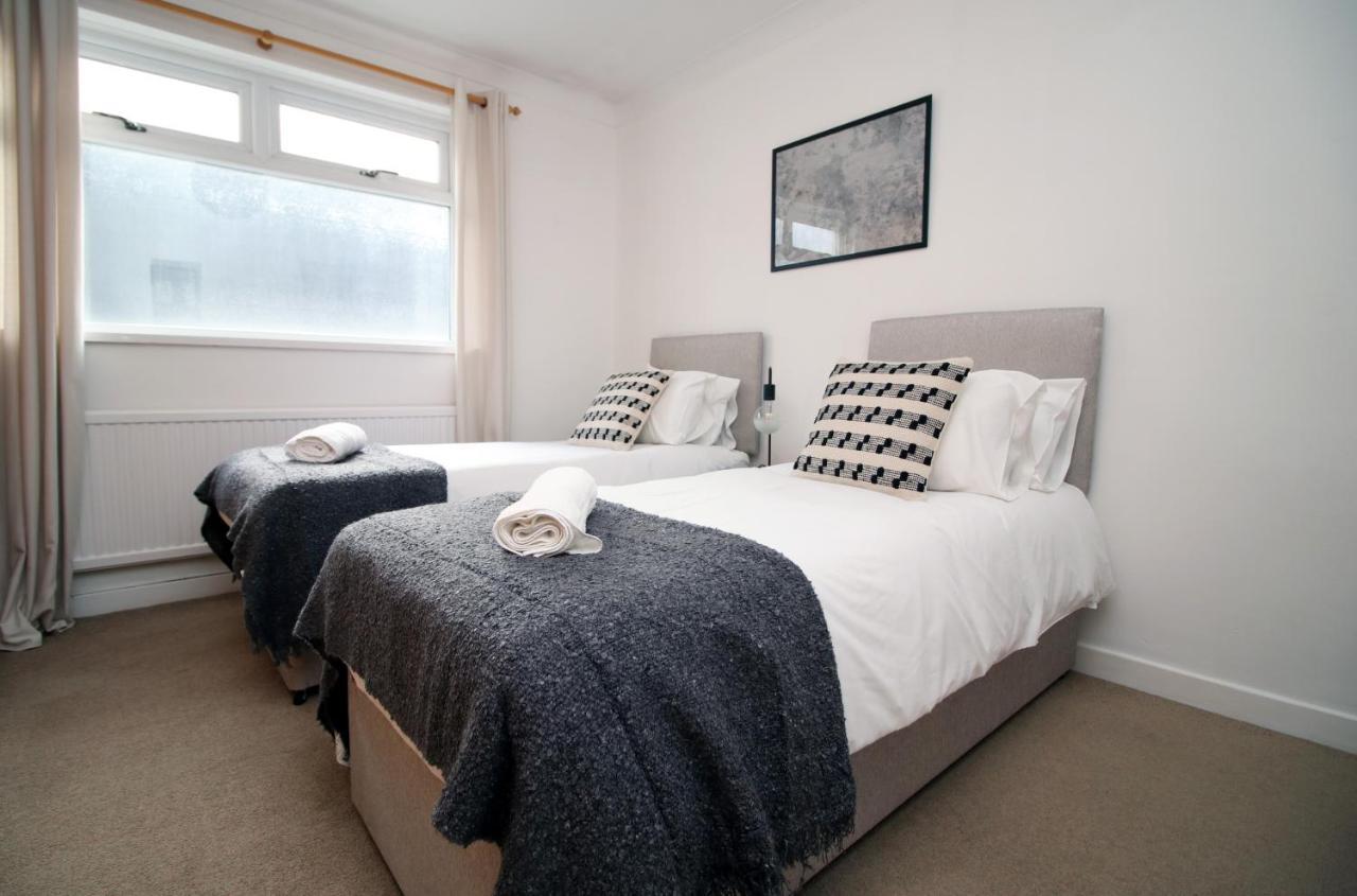 Becky'S Bungalow By Ty Sa -Spacious 4 Bed Bungalow Cardiff Extérieur photo