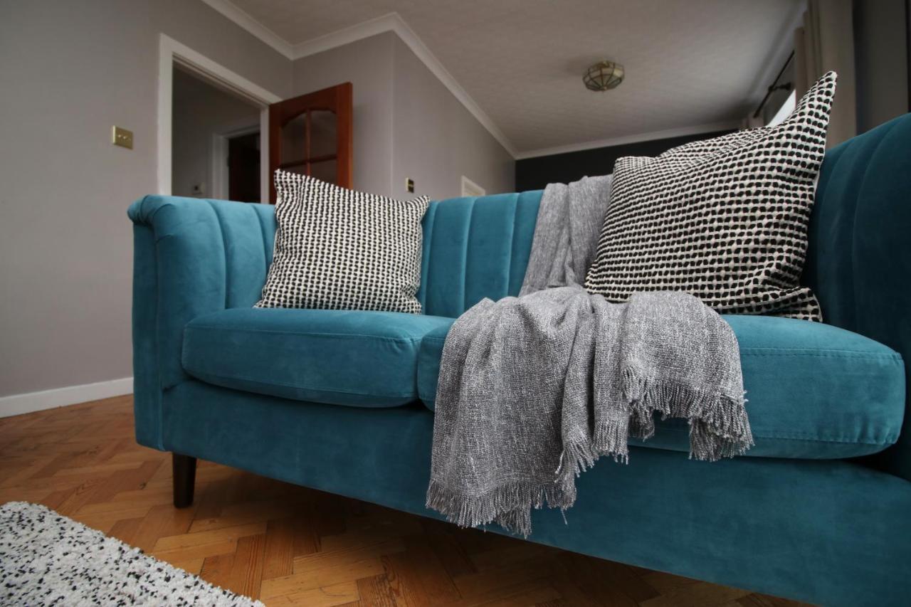 Becky'S Bungalow By Ty Sa -Spacious 4 Bed Bungalow Cardiff Extérieur photo